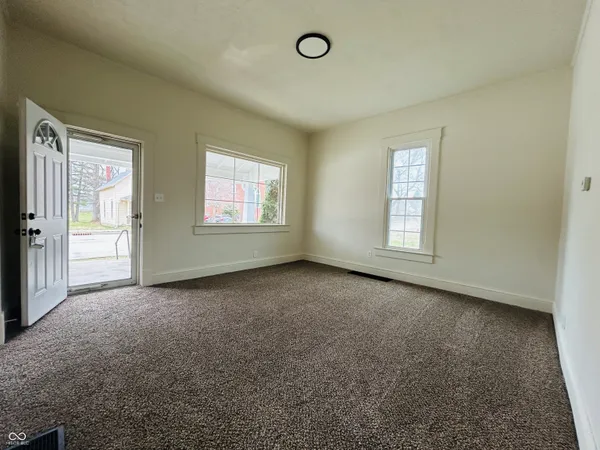 $172,900 | 11 North Indiana Street, Roachdale, IN 46172