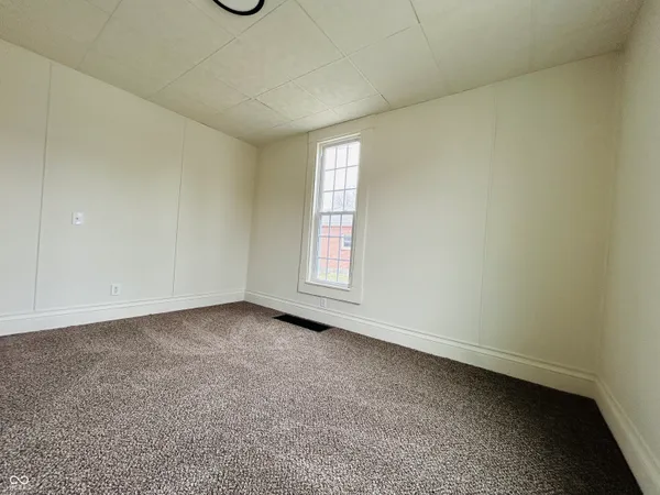 $172,900 | 11 North Indiana Street, Roachdale, IN 46172