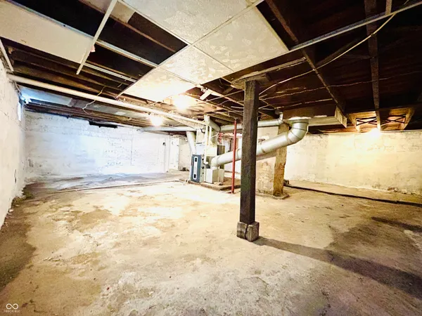 $172,900 | 11 North Indiana Street, Roachdale, IN 46172