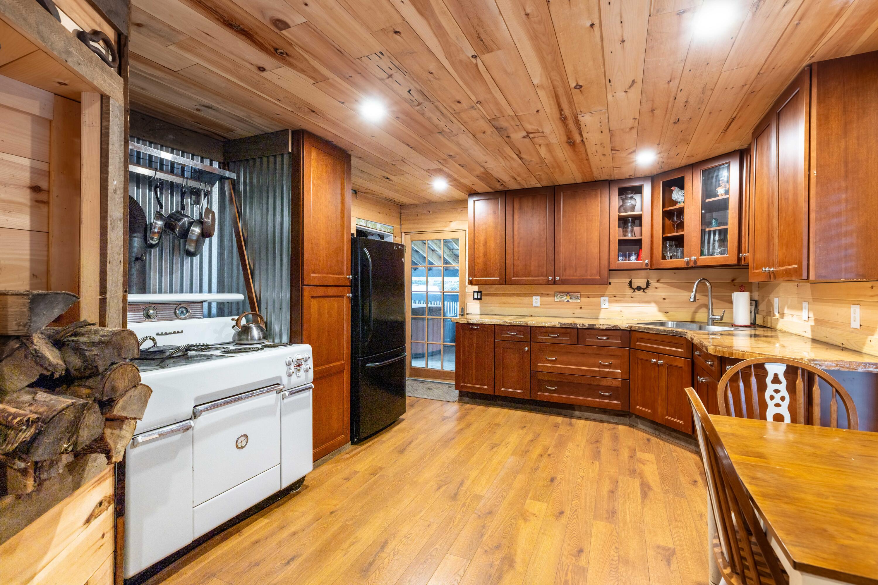 2879 Main Street Rangeley, ME 04970 - Photo 19 of 46 Interior-17