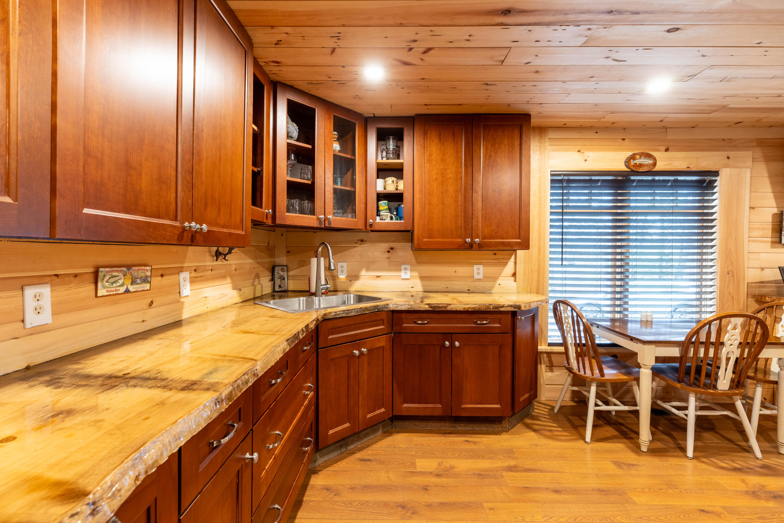 2879 Main Street Rangeley, ME 04970 - Photo 21 of 46 Interior-19