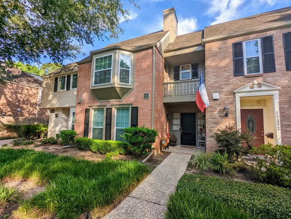 $2,995 | 13374 Trail Hollow Drive, Unit 3374, Houston, TX 77079