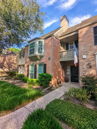 $2,995 | 13374 Trail Hollow Drive, Unit 3374, Houston, TX 77079