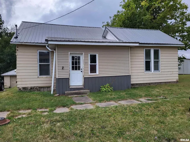 $99,000 | 105 West Wood Street, Camp Point, IL 62320