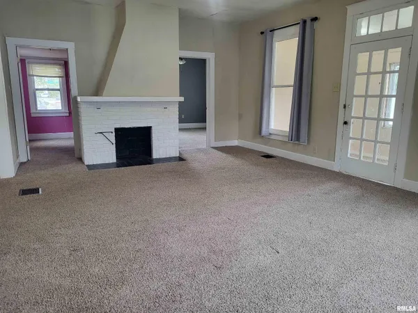 $94,000 | 105 West Wood Street, Camp Point, IL 62320