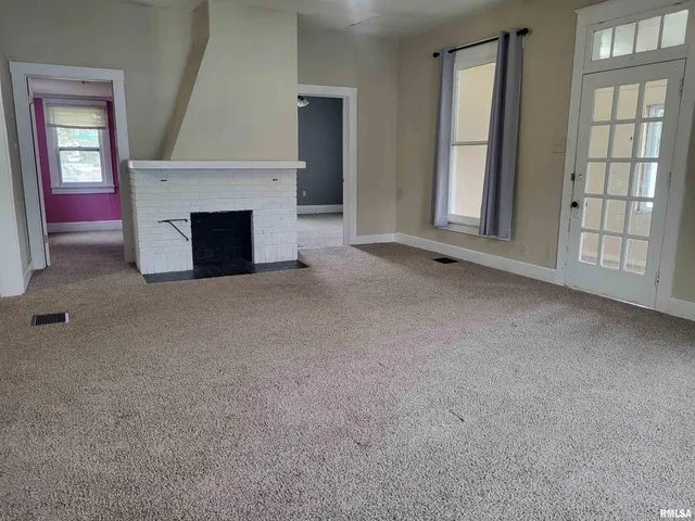 $99,000 | 105 West Wood Street, Camp Point, IL 62320