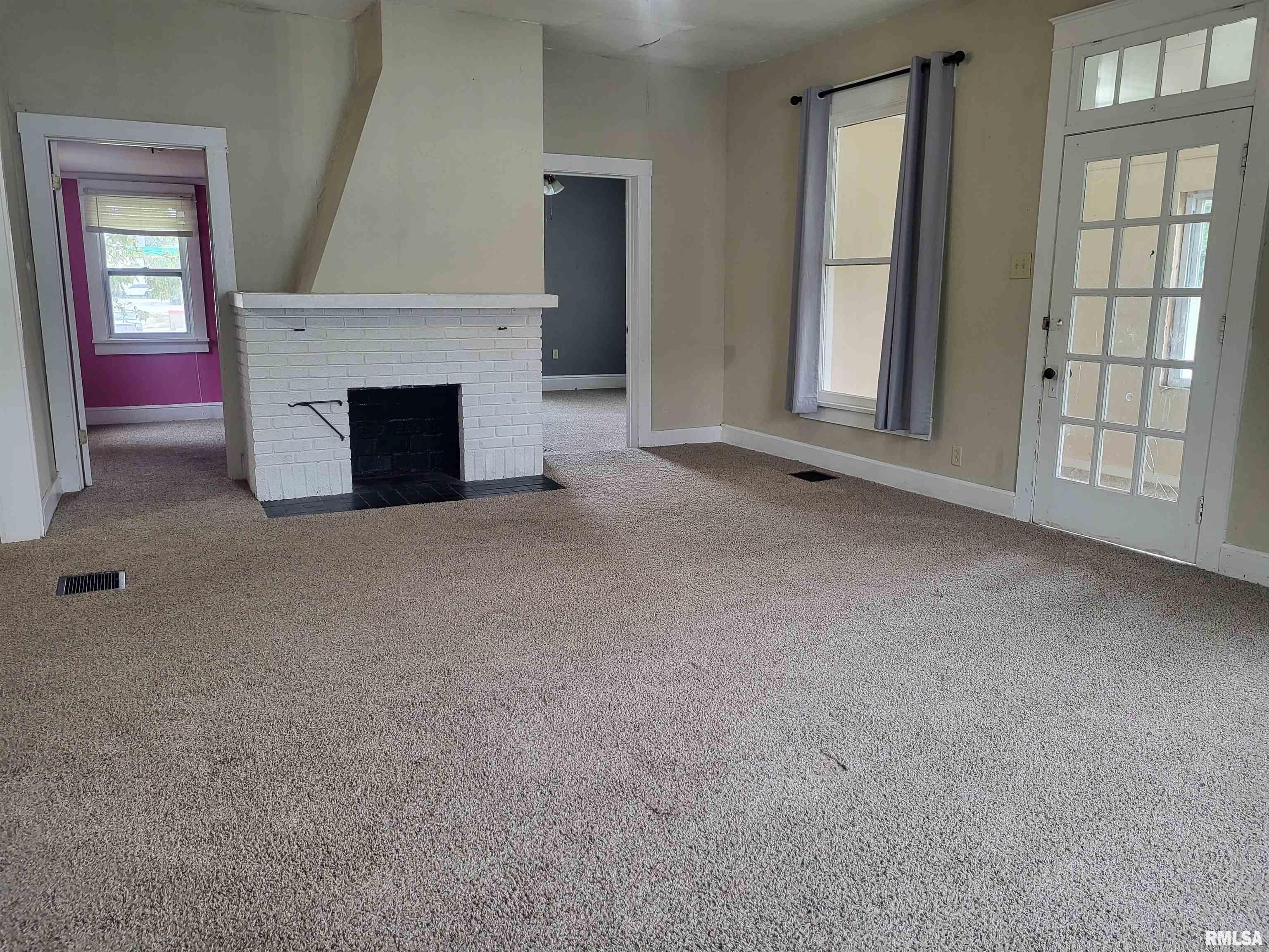 105 West Wood Street Camp Point, IL 62320 - Photo 3 of 9 Gallery Image 3
