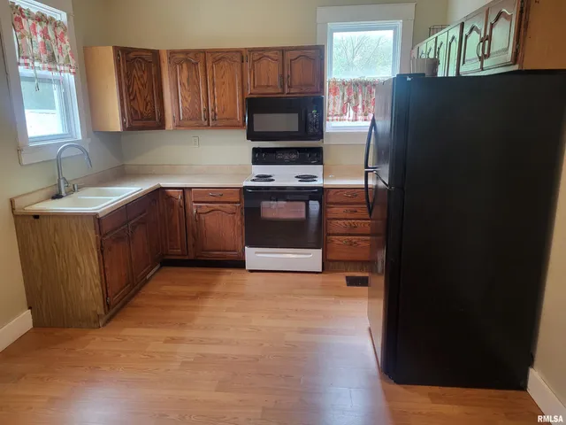 $99,000 | 105 West Wood Street, Camp Point, IL 62320