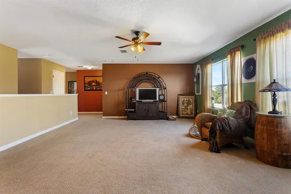 a view of livingroom with furniture