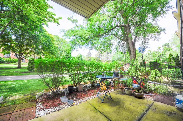 $229,350 | 1206 South New Wilke Road, Unit 108, Arlington Heights, IL 60005