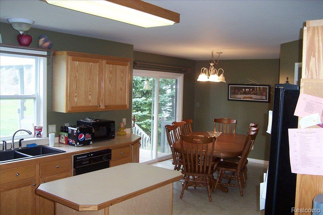 1472 Wiggins Road Fenton, MI 48430 - Photo 2 of 8 Kitchen