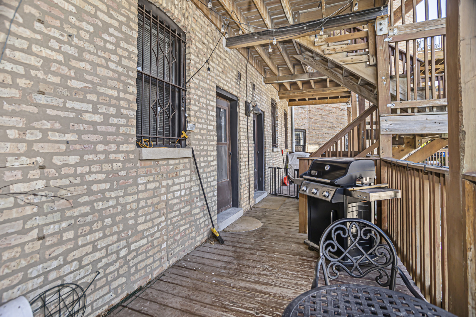 4030 North Sheridan Road, Unit 1R Chicago, IL 60613 - Photo 15 of 16 a view of outdoor seating