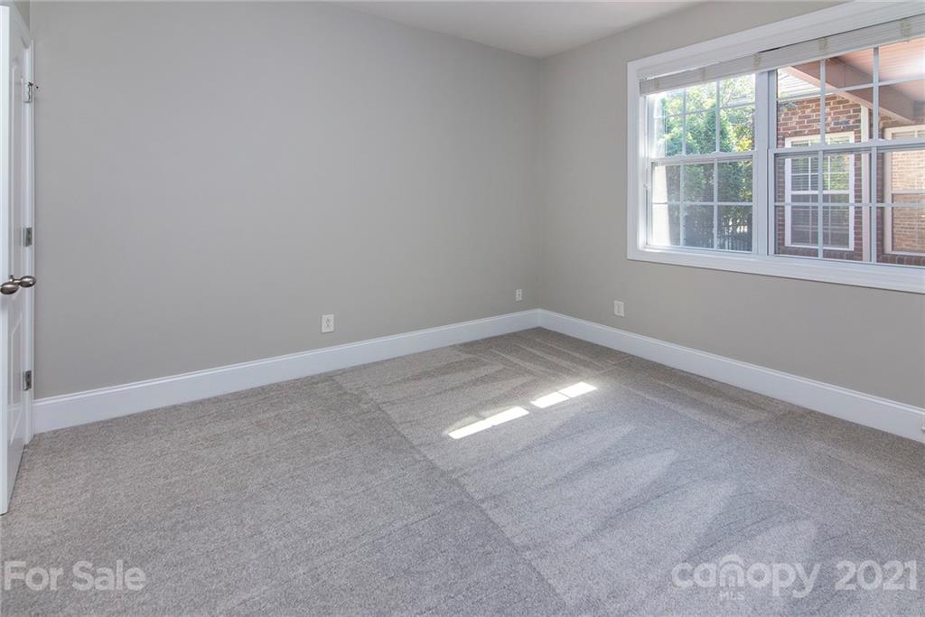 10617 Round Rock Road Charlotte, NC 28277 - Photo 20 of 28 an empty room with a window