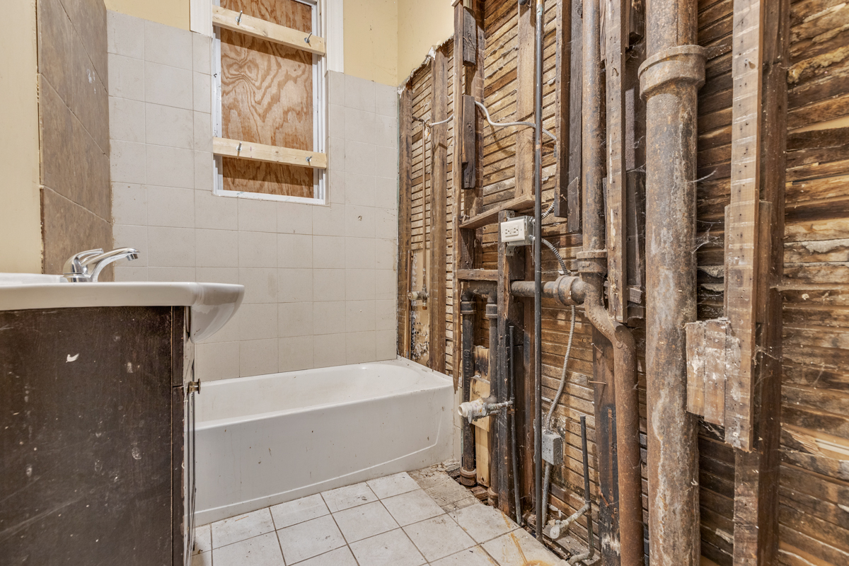 7356 South Champlain Avenue Chicago, IL 60619 - Photo 8 of 31