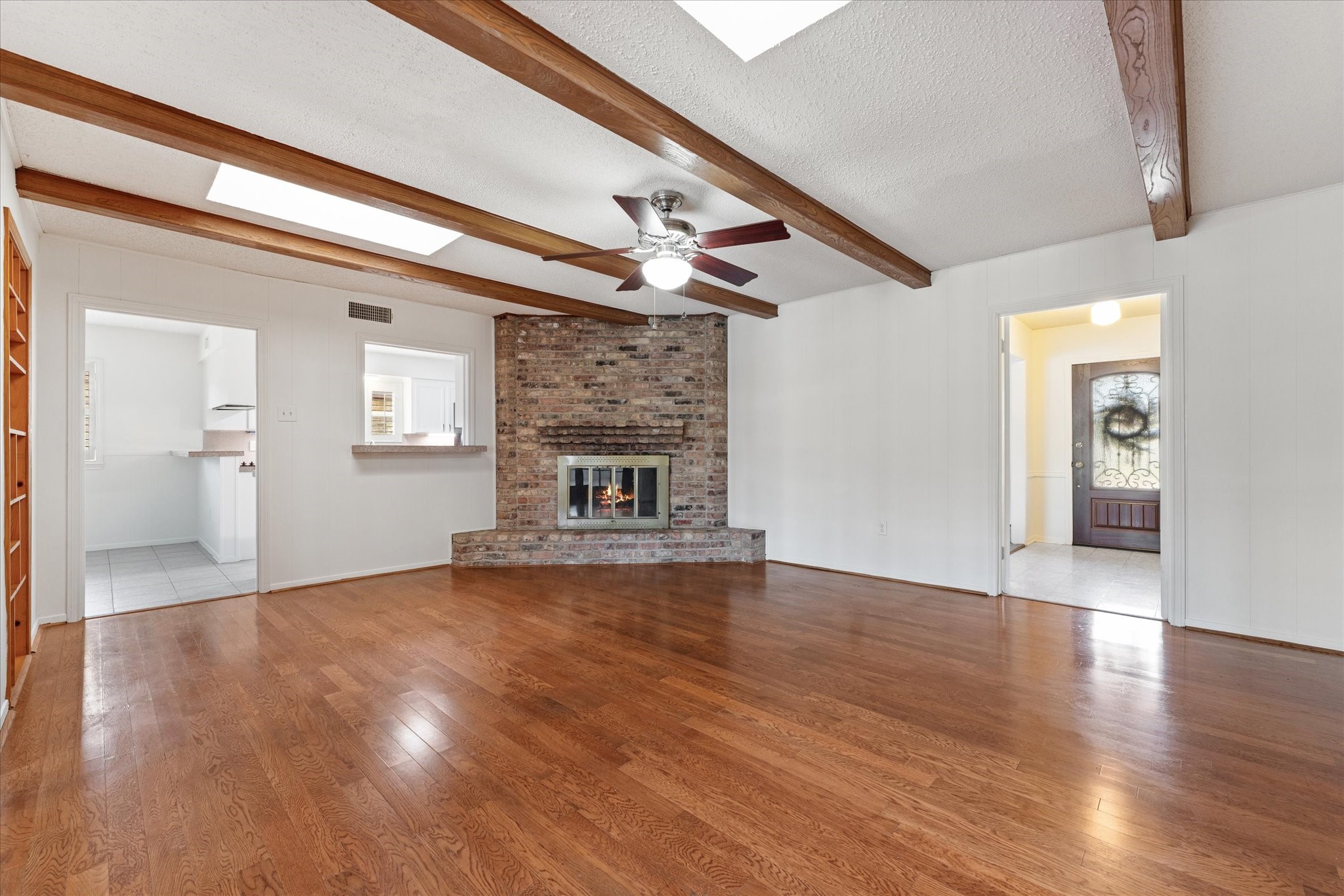 983 West Donovan Street Houston, TX 77091 - Photo 12 of 46 Family Room view 2