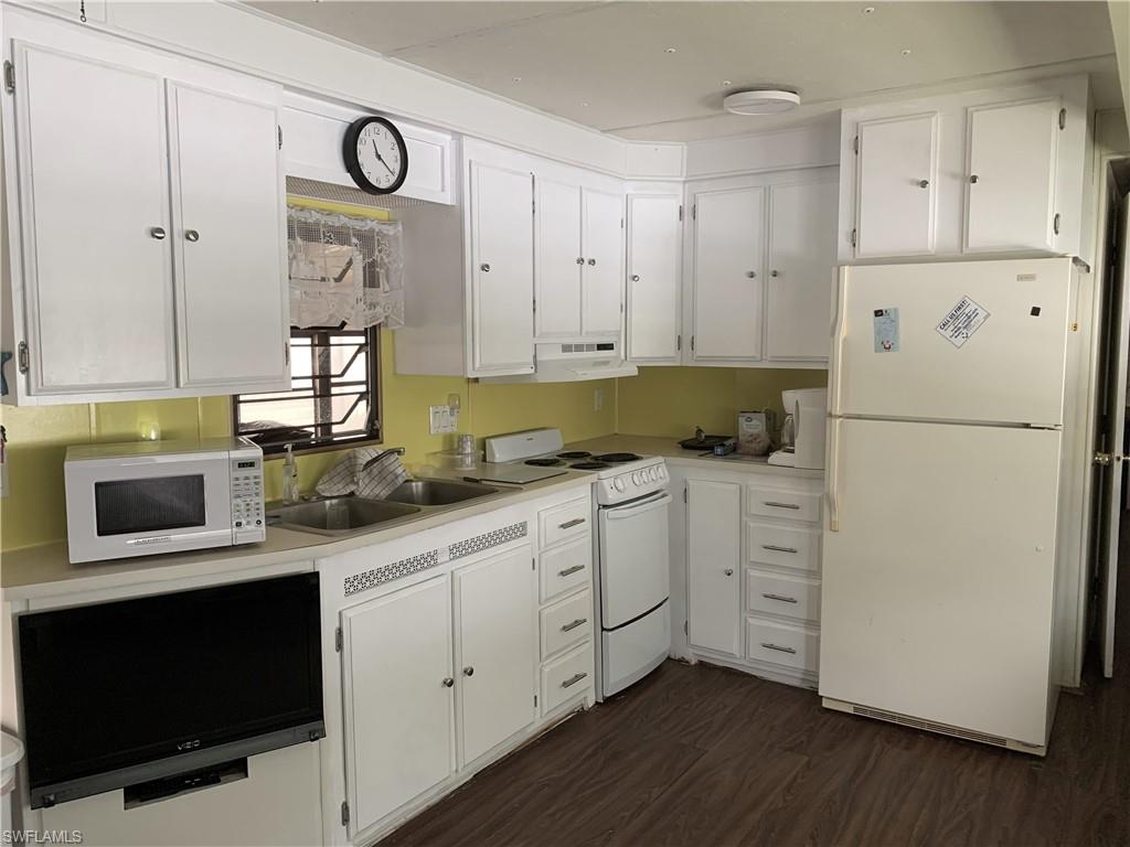 21 Garnet Drive Naples, FL 34114 - Photo 7 of 11