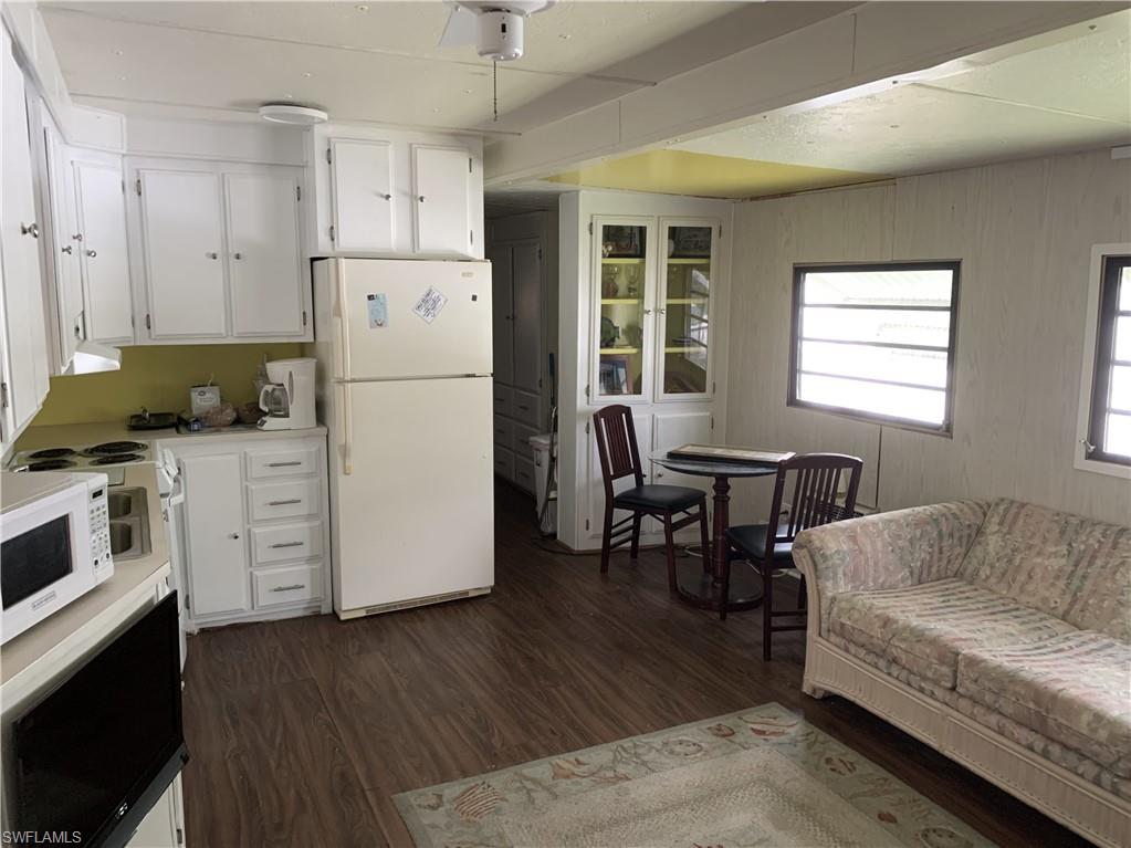 21 Garnet Drive Naples, FL 34114 - Photo 8 of 11