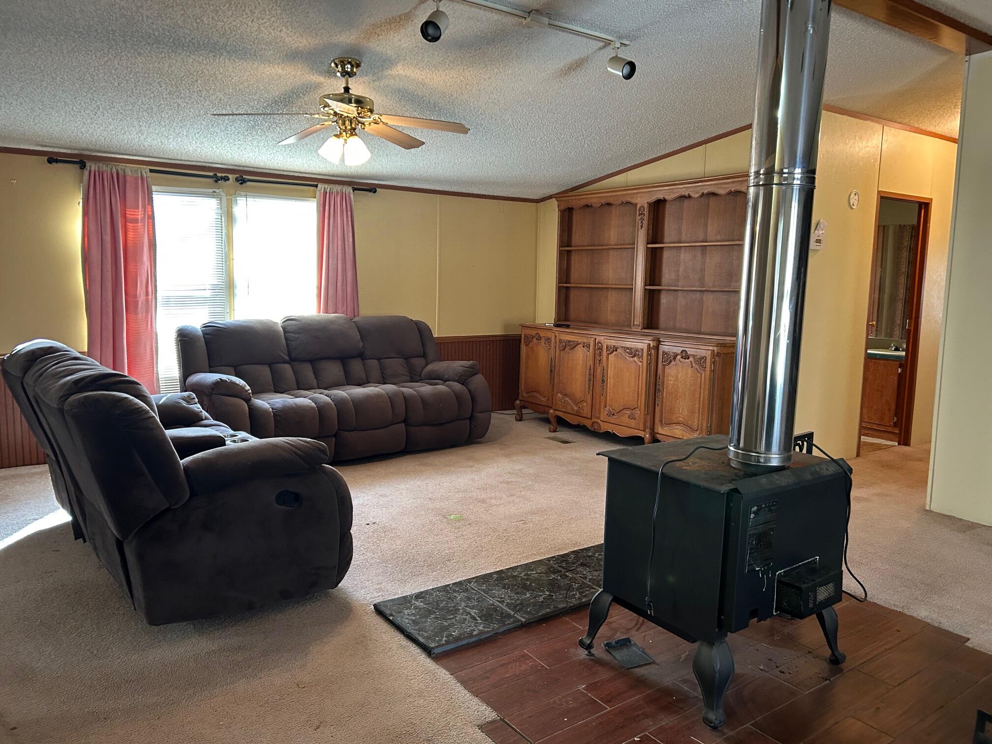 998 Power Dam Road Rocky Mount, VA 24151 - Photo 3 of 19 Living Room