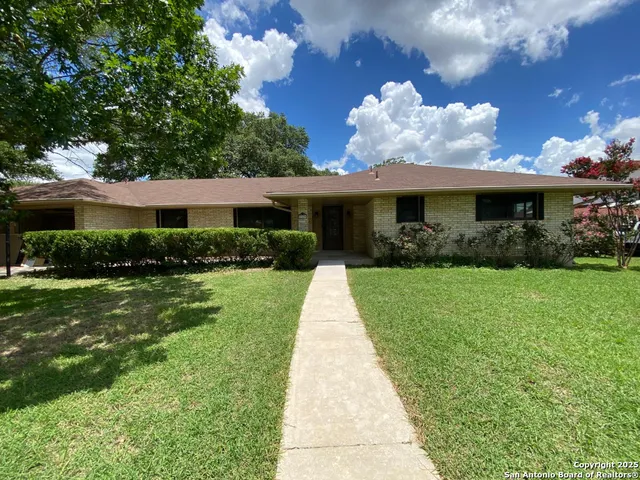 $319,999 | 749 Windrock Drive, Windcrest, TX 78239