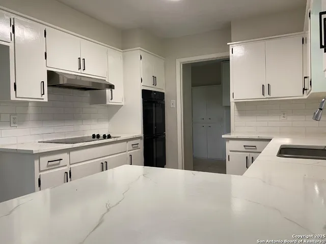 $319,999 | 749 Windrock Drive, Windcrest, TX 78239