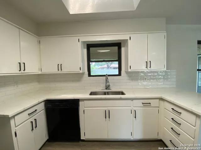 $319,999 | 749 Windrock Drive, Windcrest, TX 78239