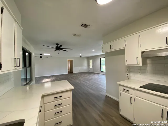 $319,999 | 749 Windrock Drive, Windcrest, TX 78239