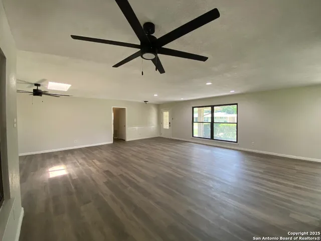 $319,999 | 749 Windrock Drive, Windcrest, TX 78239