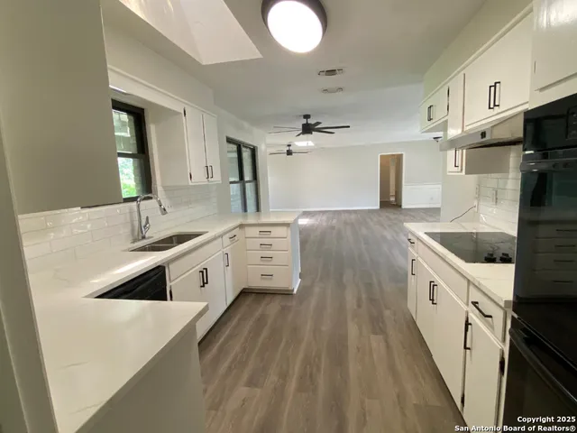 $319,999 | 749 Windrock Drive, Windcrest, TX 78239