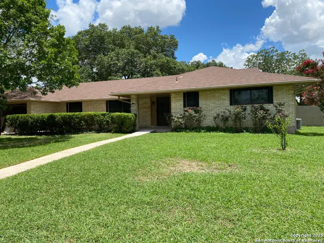 $319,999 | 749 Windrock Drive, Windcrest, TX 78239