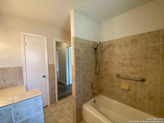 $319,999 | 749 Windrock Drive, Windcrest, TX 78239