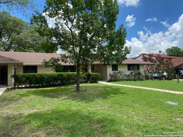 $319,999 | 749 Windrock Drive, Windcrest, TX 78239