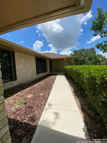 $319,999 | 749 Windrock Drive, Windcrest, TX 78239