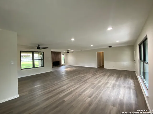 $319,999 | 749 Windrock Drive, Windcrest, TX 78239