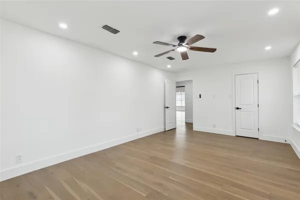 a view of an empty room with a ceiling fan
