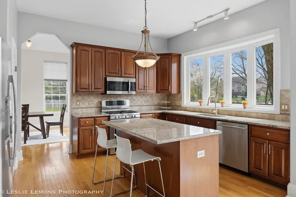 $725,000 | 492 Bond Drive, Batavia, IL 60510