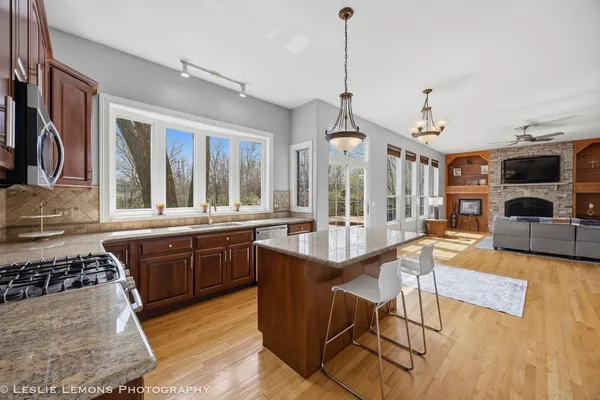 $725,000 | 492 Bond Drive, Batavia, IL 60510