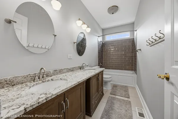 $725,000 | 492 Bond Drive, Batavia, IL 60510