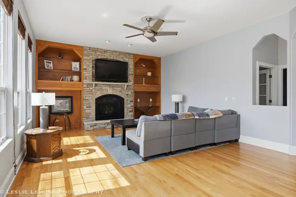 $725,000 | 492 Bond Drive, Batavia, IL 60510