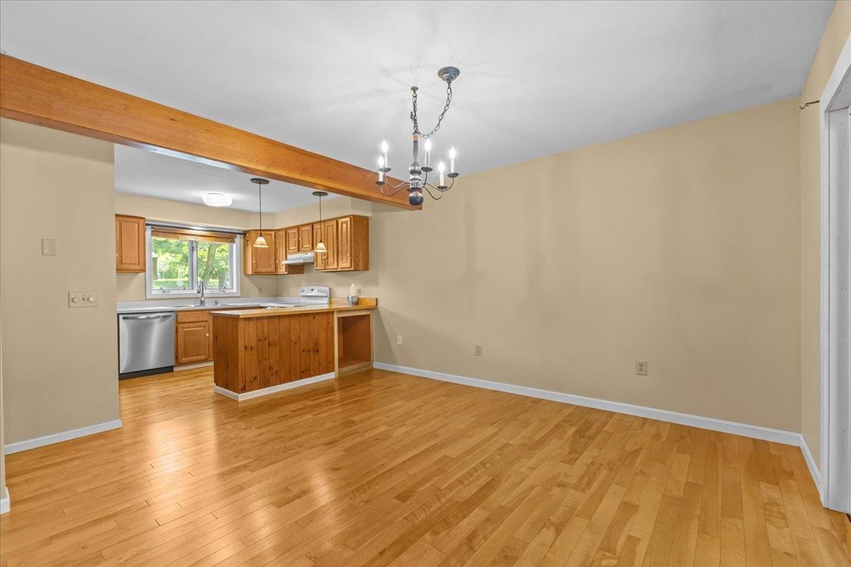 364 Acorn Lane Shelburne, VT 05482 - Photo 10 of 51