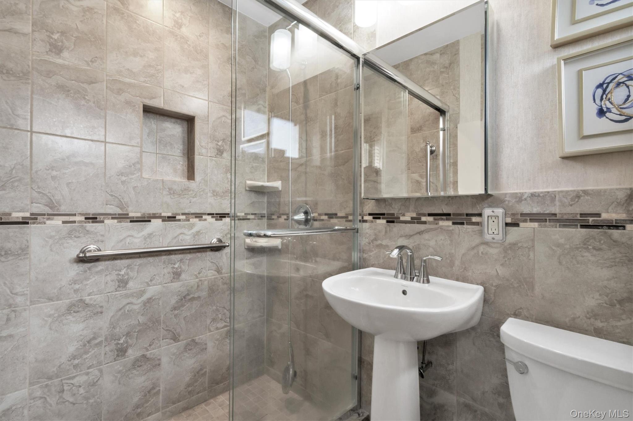 200 South Middle Neck Road, Unit J6 Great Neck, NY 11021 - Photo 17 of 22 a bathroom with a sink and a mirror