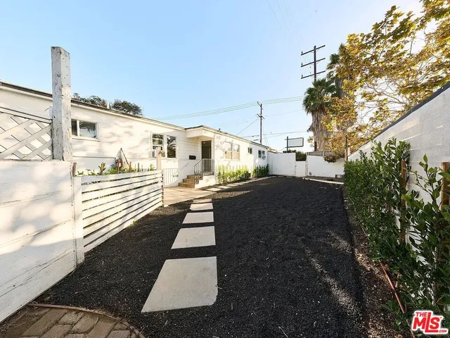 $4,755 | 582 Venice Blvd., Unit 2, Los Angeles, CA 90291