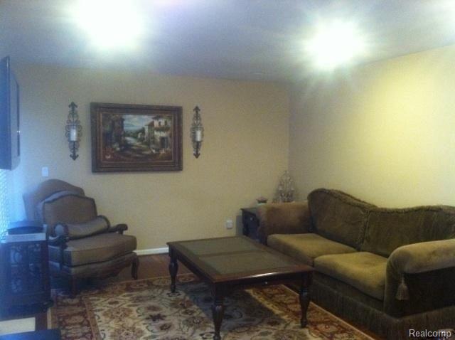FamilyRoom2.JPG