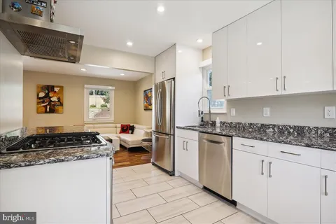 $780,000 | 15208 Bunchberry Court, North Potomac, MD 20878