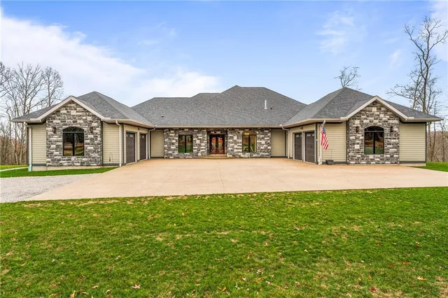 $1,475,000 | 365 South Penn Road, Franklin, PA 16323