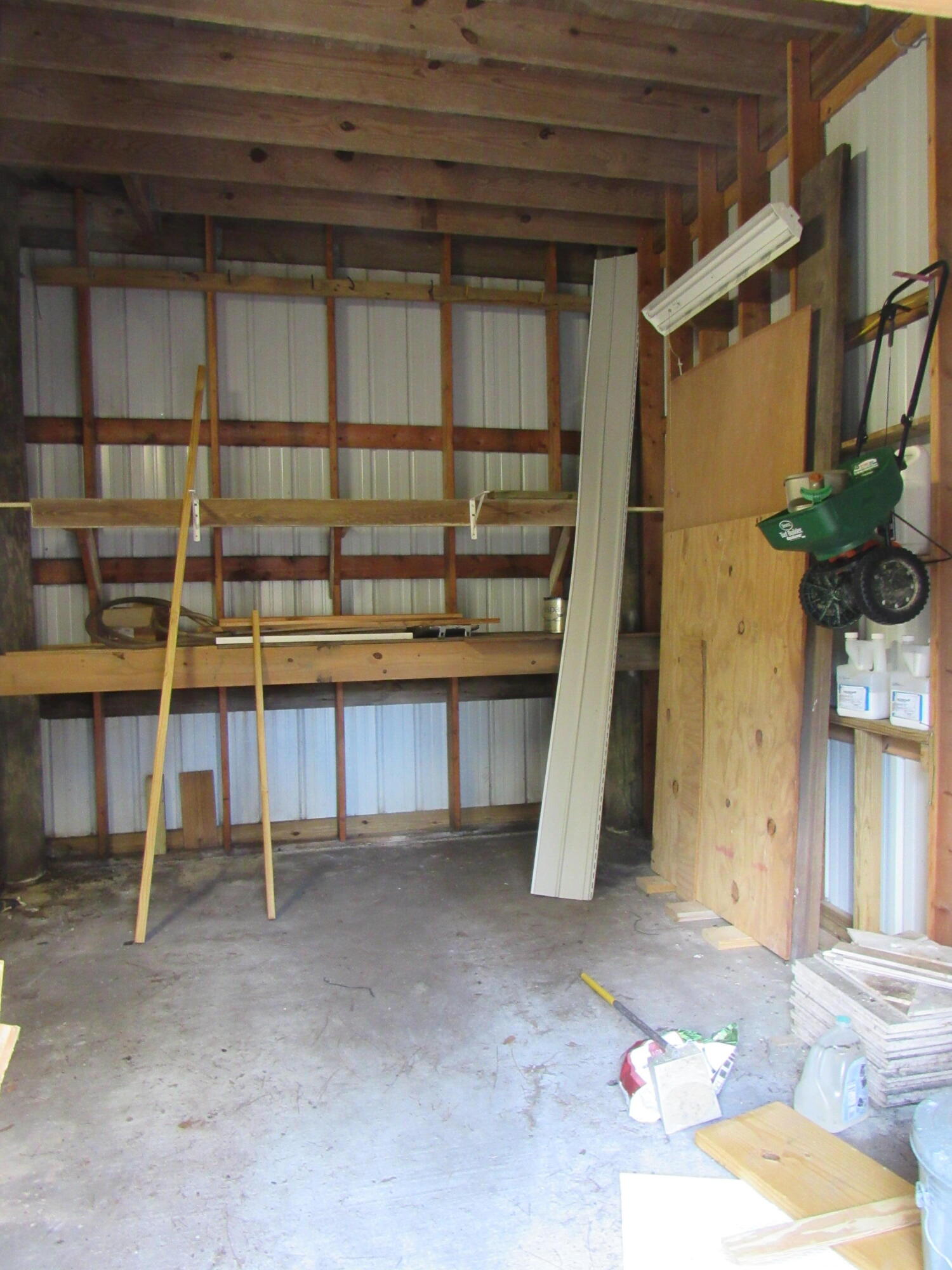 82 Palmetto Street Freeport, FL 32439 - Photo 13 of 55 a view of a room with gym equipment