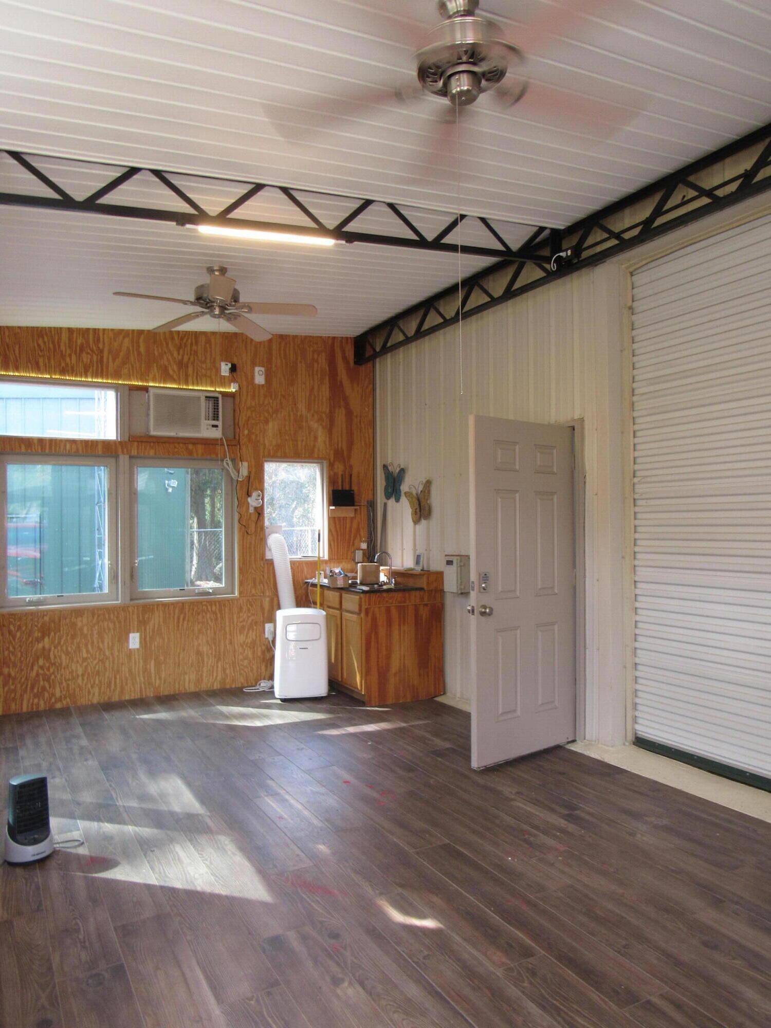 82 Palmetto Street Freeport, FL 32439 - Photo 39 of 55 a view of a room with gym equipment