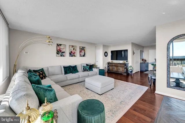 $415,000 | 3705 South George Mason Drive, Unit 1714S, Falls Church, VA 22041