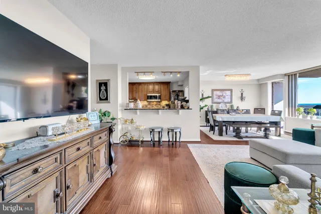 $415,000 | 3705 South George Mason Drive, Unit 1714S, Falls Church, VA 22041