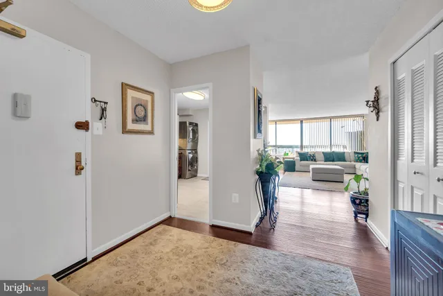 $415,000 | 3705 South George Mason Drive, Unit 1714S, Falls Church, VA 22041