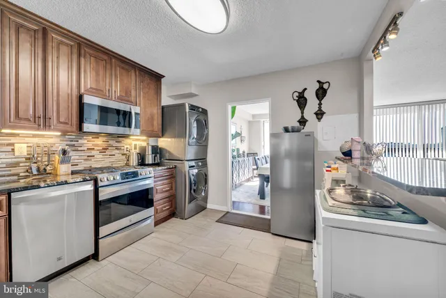 $415,000 | 3705 South George Mason Drive, Unit 1714S, Falls Church, VA 22041